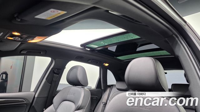 Audi SQ5 2015 — photo 30