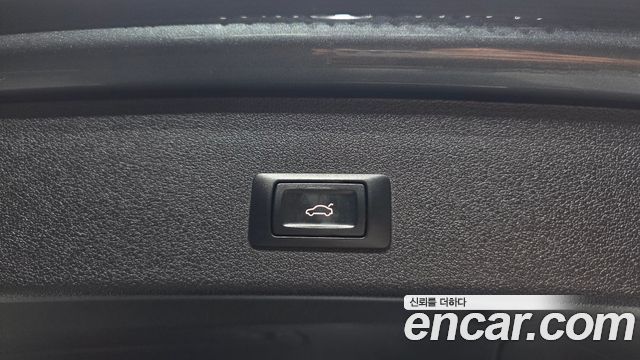 Audi SQ5 2015 — photo 32