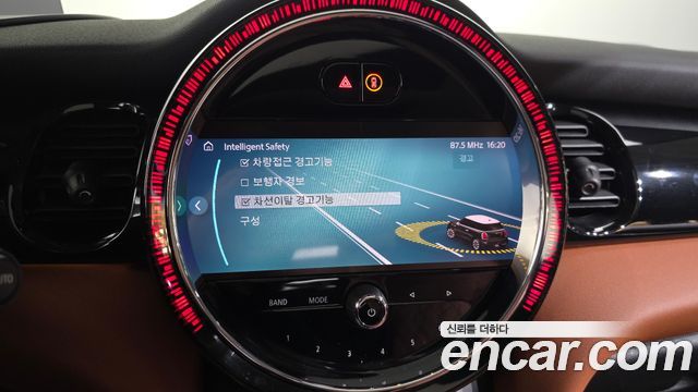 Mini Cooper 2022 — photo 23