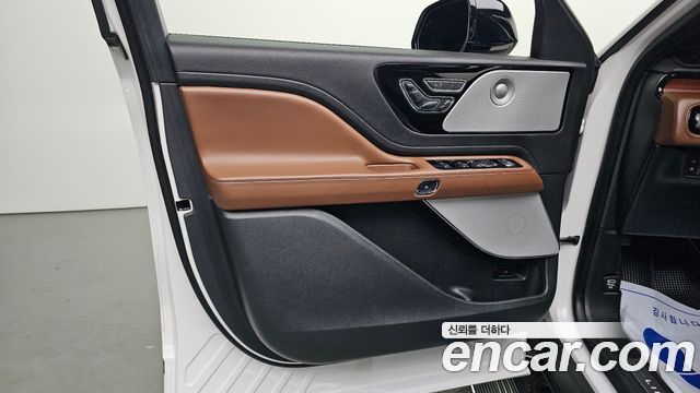 Lincoln Aviator 2021 — photo 14