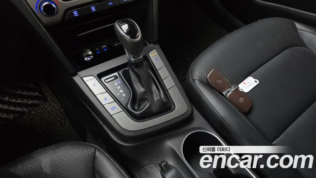 Hyundai AVANTE 2016 — photo 9
