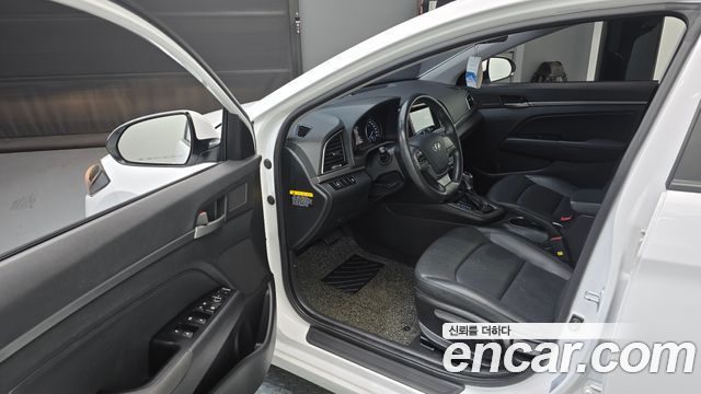 Hyundai AVANTE 2016 — photo 10