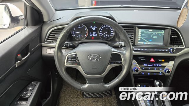 Hyundai AVANTE 2016 — photo 13