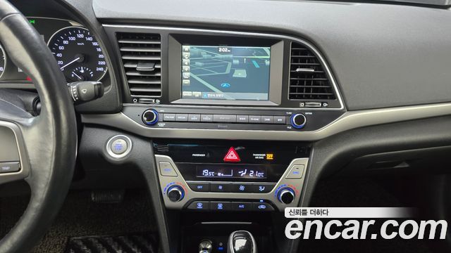 Hyundai AVANTE 2016 — photo 20