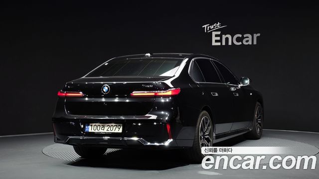 BMW 7-Series 2024 — photo 2