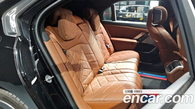 BMW 7-Series 2024 — photo 17