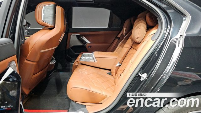 BMW 7-Series 2024 — photo 16