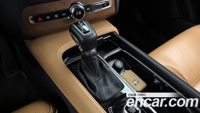 Volvo XC90 2019 — photo 12