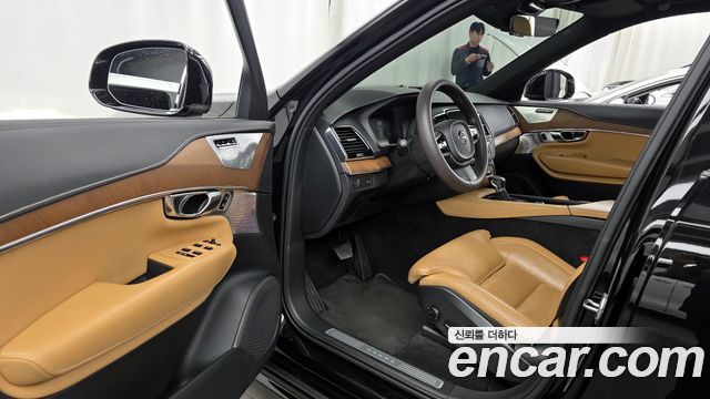 Volvo XC90 2019 — photo 13
