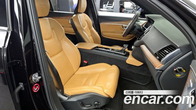 Volvo XC90 2019 — photo 17
