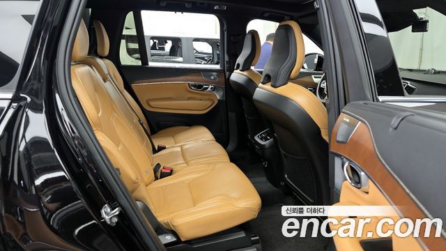 Volvo XC90 2019 — photo 18