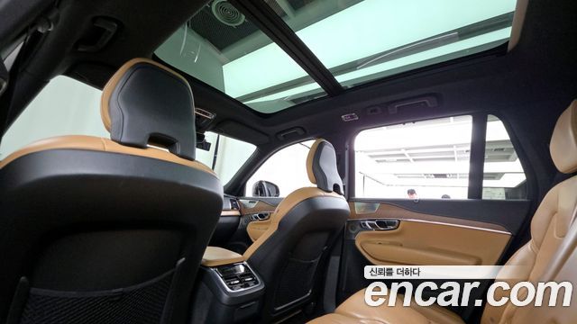 Volvo XC90 2019 — photo 24
