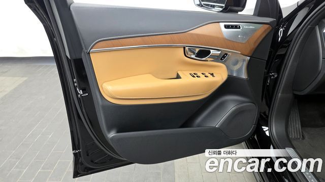 Volvo XC90 2019 — photo 14