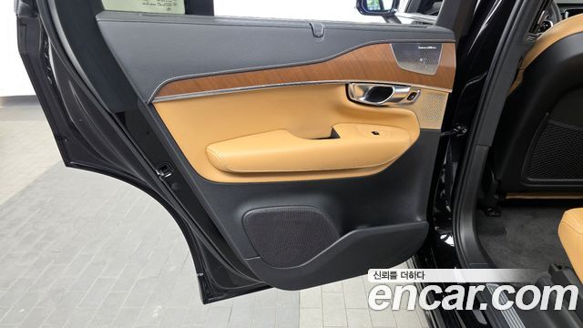 Volvo XC90 2019 — photo 15