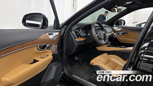 Volvo XC90 2019 — photo 27