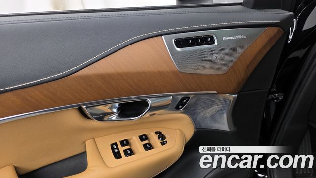 Volvo XC90 2019 — photo 30