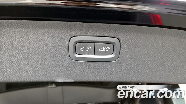 Volvo XC90 2019 — photo 32