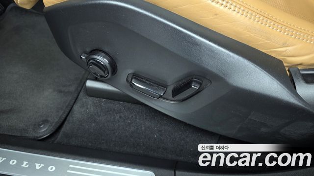 Volvo XC90 2019 — photo 33