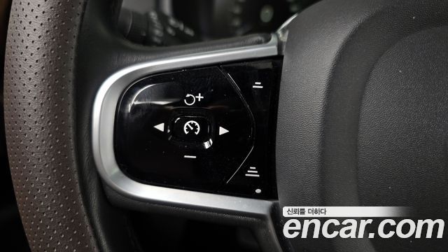 Volvo XC90 2019 — photo 35