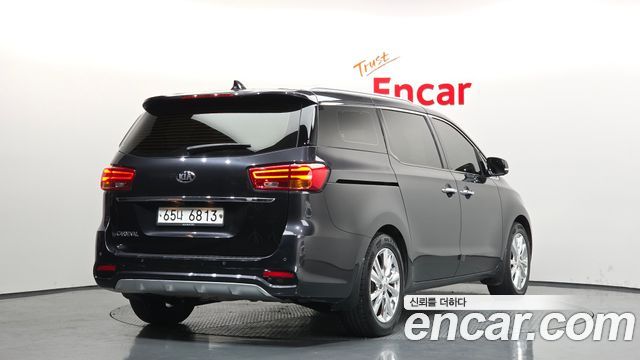Kia Canival 2019 — photo 2