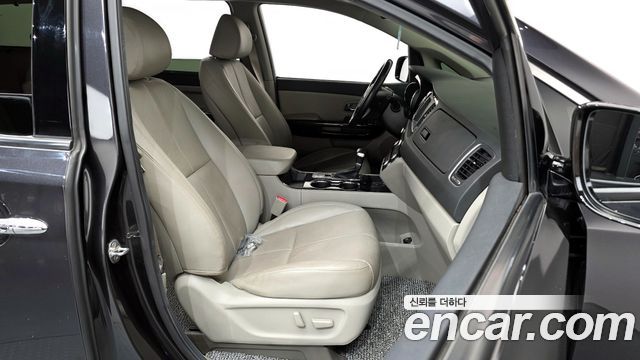 Kia Canival 2019 — photo 16