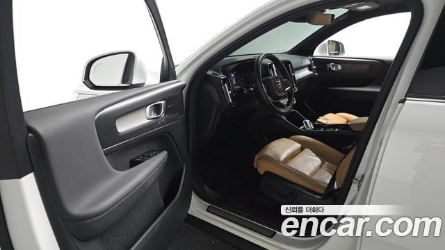 Volvo XC40 2021 — photo 13