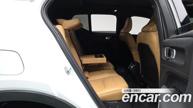 Volvo XC40 2021 — photo 17