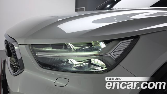 Volvo XC40 2021 — photo 8