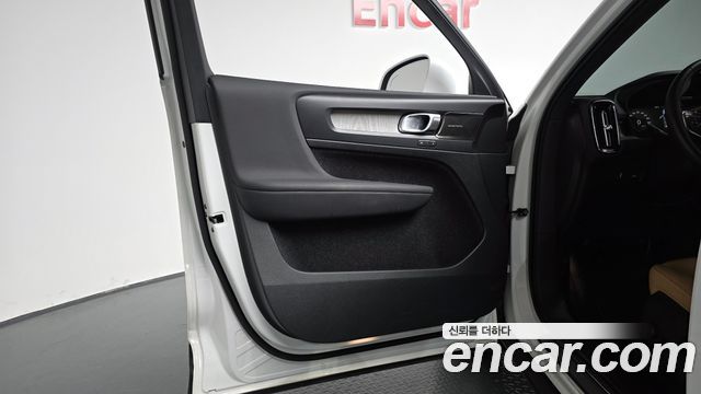 Volvo XC40 2021 — photo 14