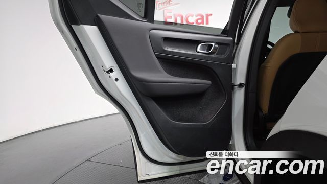 Volvo XC40 2021 — photo 15