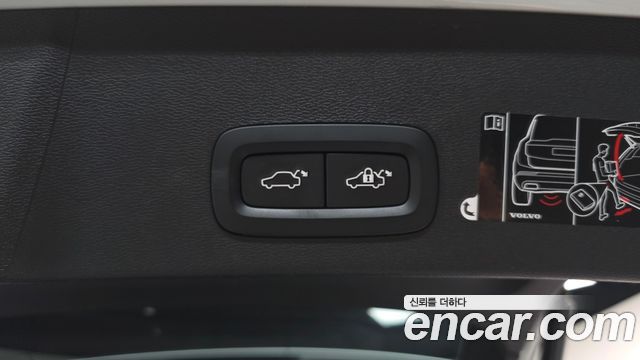 Volvo XC40 2021 — photo 30