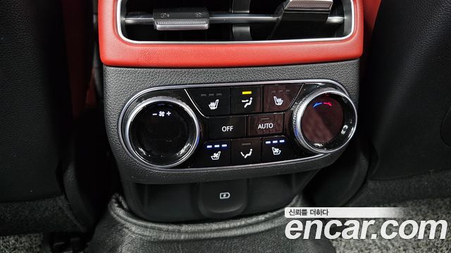 Genesis GV70 2021 — photo 25
