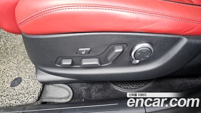 Genesis GV70 2021 — photo 31