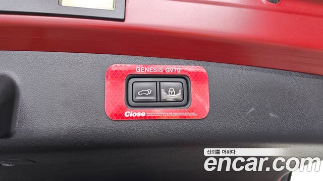 Genesis GV70 2021 — photo 34