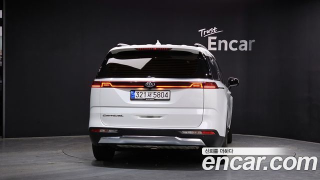 Kia Canival 2021 — photo 4