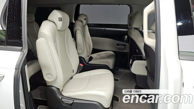 Kia Canival 2021 — photo 17