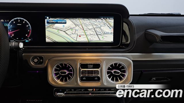 Mercedes-Benz G-Class 2025 — photo 12