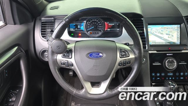 Ford Taurus 2015 — photo 13