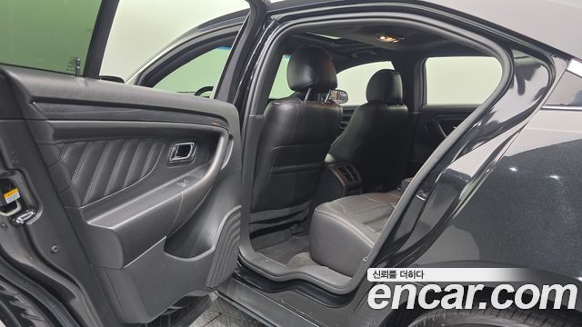 Ford Taurus 2015 — photo 16