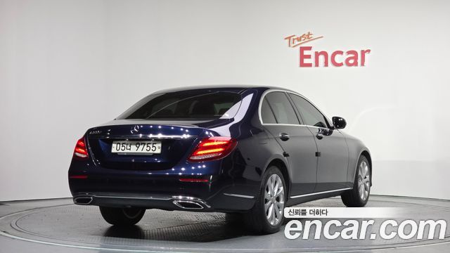 Mercedes-Benz E-Class 2017 — photo 2