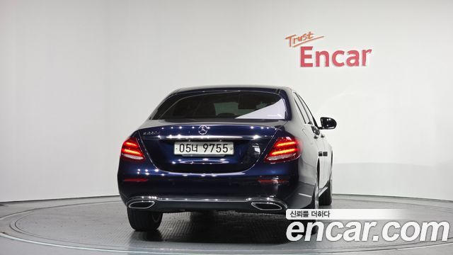 Mercedes-Benz E-Class 2017 — photo 4