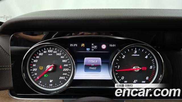 Mercedes-Benz E-Class 2017 — photo 8