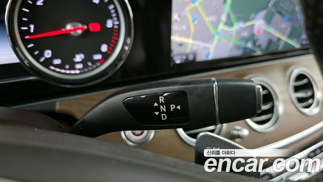 Mercedes-Benz E-Class 2017 — photo 9