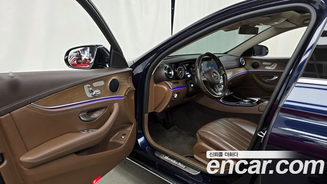 Mercedes-Benz E-Class 2017 — photo 10