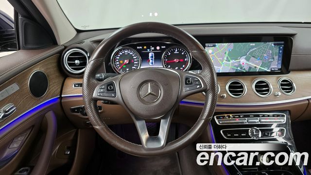 Mercedes-Benz E-Class 2017 — photo 13