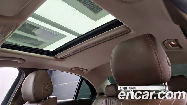 Mercedes-Benz E-Class 2017 — photo 15