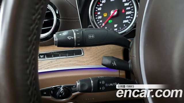 Mercedes-Benz E-Class 2017 — photo 16