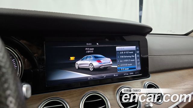 Mercedes-Benz E-Class 2017 — photo 18