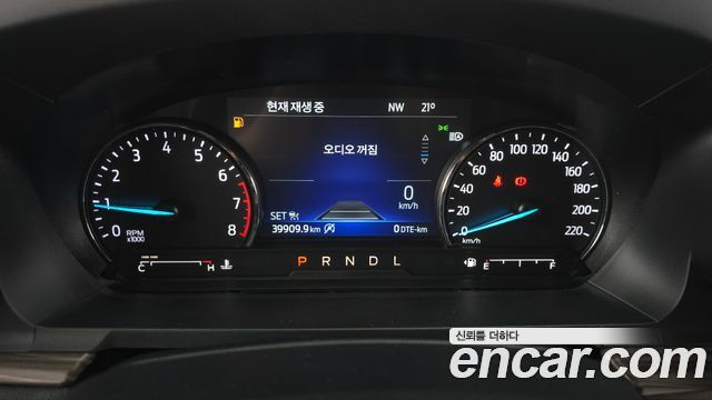 Ford Explorer 2021 — photo 11