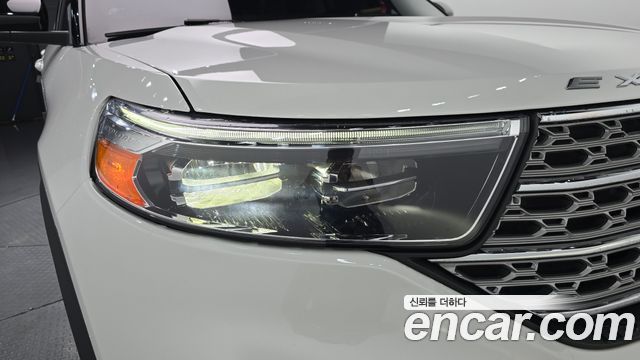 Ford Explorer 2021 — photo 8
